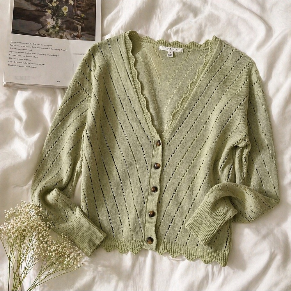 Cyrus Sage Green Knit Cardigan Size S Lightweight Scallop Trim Classic Fit